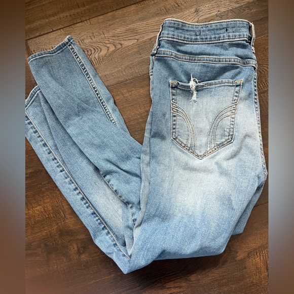 Hollister super skinny high rise ripped jeans - Picture 4 of 5